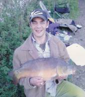 Brothers Shane & Scott McLoughlin from Bristol fished pegs 5 & 6 of the Carp Lake and caught 11 fish, all over 8lbs in weight.  Scott's biggest was a 15lb 8oz mirror and Shane's biggest were 13lb 4oz & 11lb 6oz mirrors.  The brothers fished close to the island with 10lb line and 15lb hair rig - all the fish fell to luncheon meat on the hook and they fed sweetcorn and hemp.  