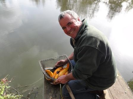 /Phil-with-golden-tench.JPG